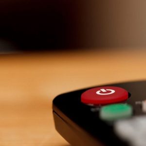 Невидимият враг на съня: Как екранното време убива почивката ви