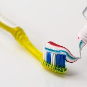 Някога замисляли ли сте се: Всеки цвят от пастата за зъби има своя роля