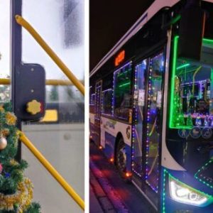 Празнично украсен автобус радва пътниците в градския транспорт на Варна /СНИМКИ/